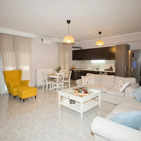 Lägenhet Fully Equiped And Homey Peraía